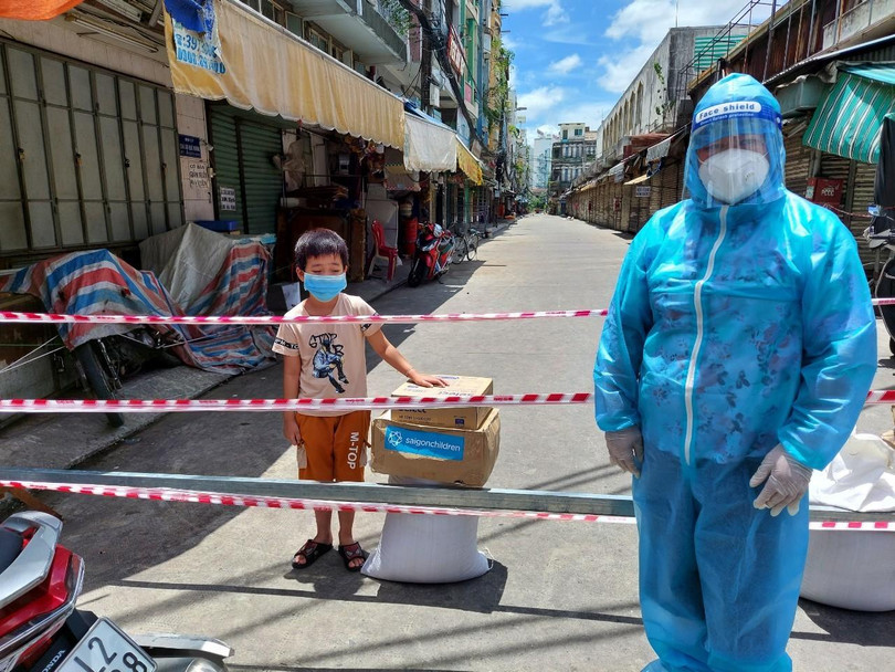 Khoảng 90 trẻ em có hoàn cảnh khó khăn mất cha mẹ vì COVID - 19 được giúp đỡ từ nguồn ủng hộ của UpRace 2021. Khoảng 90 trẻ em có hoàn cảnh khó khăn mất cha mẹ vì COVID - 19 được giúp đỡ từ nguồn ủng hộ của UpRace 2021.