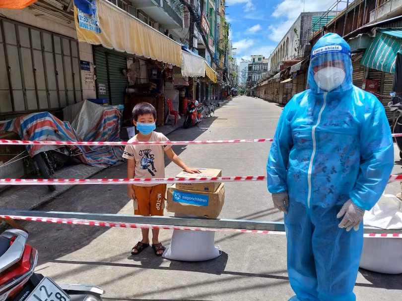 Khoảng 90 trẻ em có hoàn cảnh khó khăn mất cha mẹ vì COVID - 19 được giúp đỡ từ nguồn ủng hộ của UpRace 2021.