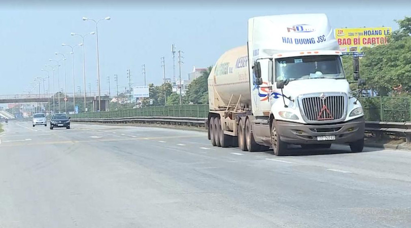 Trong thời gian thực hiện cách ly xã hội tại Hải Dương, các phương tiện thông thường không được lưu thông trên quốc lộ 5. Ảnh: VietTimes.