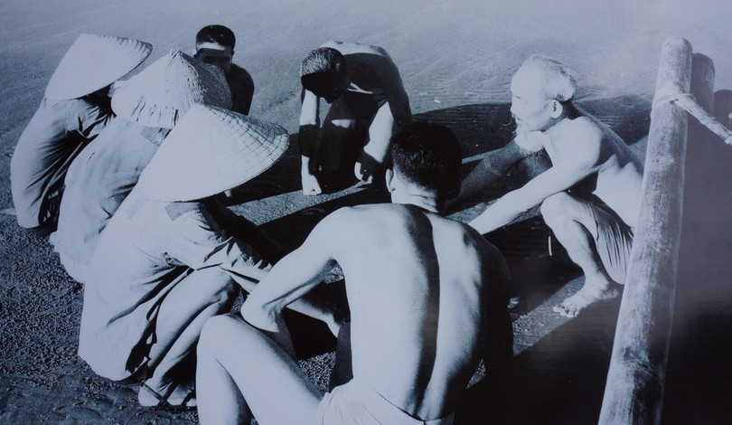 Bác Hồ nói chuyện với người dân Thanh Hóa. Bác Hồ nói chuyện với người dân Thanh Hóa.