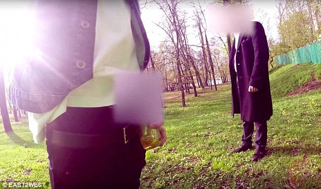 Video: Cháu tỷ phú Nga vung tiền mua tình một đêm với người yêu của bạn ảnh 11