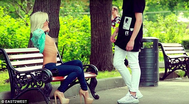 Video: Cháu tỷ phú Nga vung tiền mua tình một đêm với người yêu của bạn ảnh 4