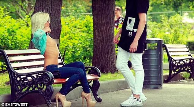 Video: Cháu tỷ phú Nga vung tiền mua tình một đêm với người yêu của bạn ảnh 4