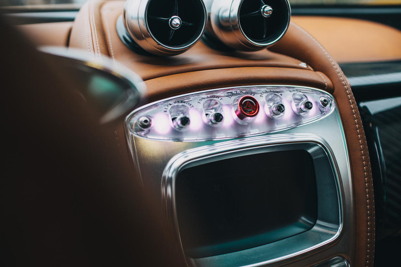 Mãn nhãn nội thất Pagani Huayra giá 78 tỷ đồng ảnh 2