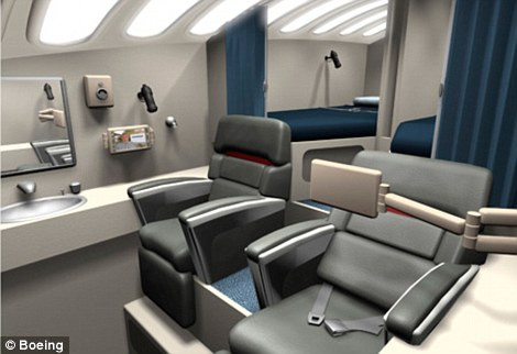 Trên một số máy bay khác, ở chỗ nghỉ cho phi công còn có thêm một phòng tắm với một bồn rửa hoặc phòng vệ sinh.