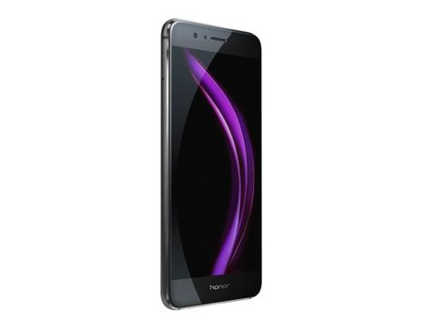 3. Honor 8. Honor 8 một lần nữa tạo nên điều bất ngờ : với giá chưa đến 10 triệu đồng, điện thoại này được tích hợp hầu hết các tính năng của Huawei P9, và đặc biệt máy ảnh kép để chụp ảnh chi tiết hơn nhờ sự hiện diện của một cảm biến đơn sắc. Được trang bị với đầu đọc dấu vân tay có thể click, trên đó người dùng có thể tùy chỉnh theo hành vi, chiếc điện thoại này nhanh nhạy, bền chắc và thiết kế hoàn toàn bằng thủy tinh và kim loại tạo nên sức hấp dẫn không thể cưỡng lại được. Đây là một trong những mô hình smartphone tầm trung tốt nhất, khiến nhiều sản phẩm cùng loại của Samsung hay Apple phải ghen tị.