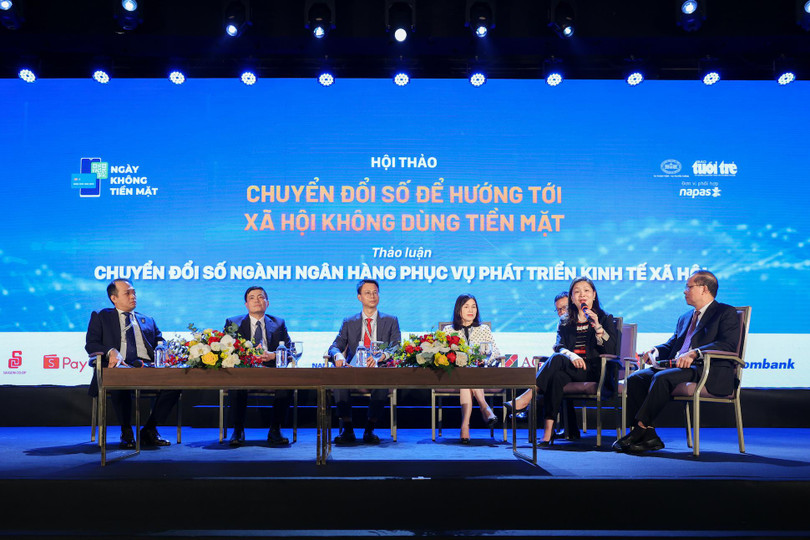 Hội thảo “Chuyển đổi số để hướng tới xã hội không dùng tiền mặt” nằm trong khuôn khổ chuỗi sự kiện “Ngày không tiền mặt” diễn ra mới đây. Hội thảo “Chuyển đổi số để hướng tới xã hội không dùng tiền mặt” nằm trong khuôn khổ chuỗi sự kiện “Ngày không tiền mặt” diễn ra mới đây.