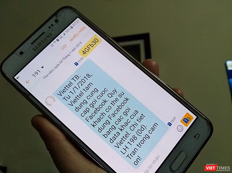 Các nhà mạng đồng loạt ngừng tất cả các dịch vụ này từ ngày 1/1/2018. Ảnh: Anh Lê