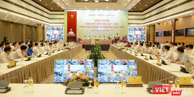 Hội nghị tổng kết năm học 2021-2022, triển khai nhiệm vụ năm học 2022-2023 diễn ra tại Hà Nội, kết nối trực tuyến với các tỉnh thành.