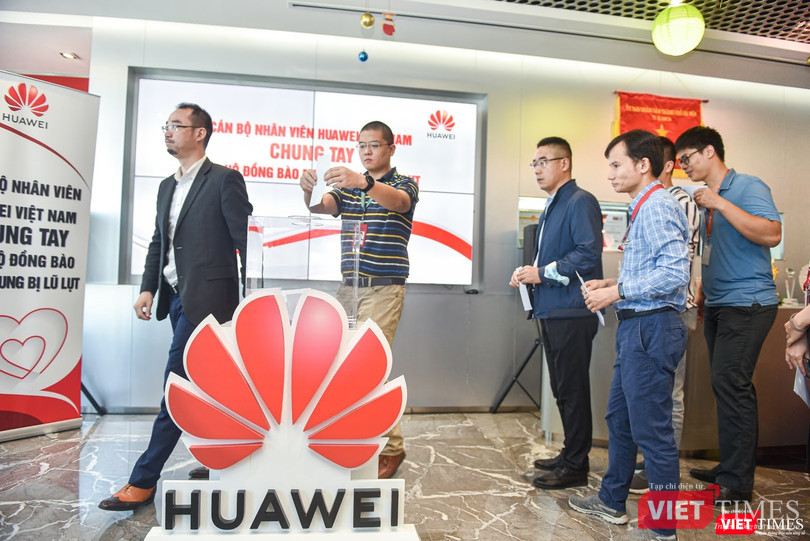 Toàn bộ nhân viên Huawei tham gia quyên góp ủng hộ đồng bào miền Trung vượt qua bão lũ.