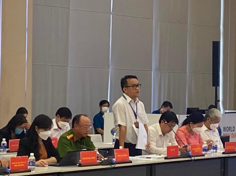 Tiến sĩ Huỳnh Minh Chín - Phó Giám đốc Sở Y tế tỉnh Bình Dương trả lời về thuốc điều trị Covid-1 giả Thụy Sĩ được sản xuất tại Bình Dương