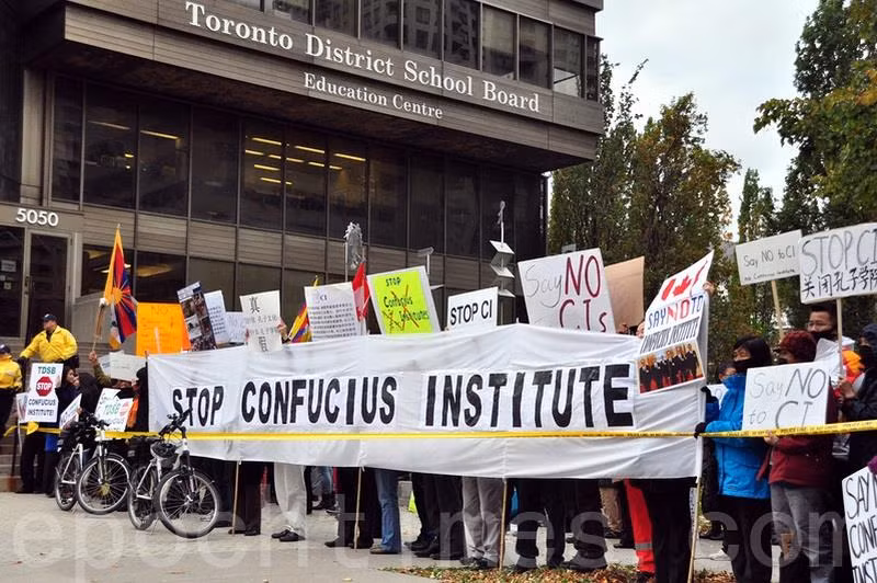 biểu tình chống Viện Khổng Tử.