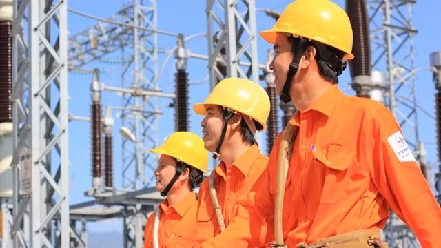 Tổng Giám đốc EVN Trần Đình Nhân lý giải lý do hóa đơn tiền điện tháng của nhiều hộ gia đình lại vượt xa so với mức điều chỉnh giá điện bình quân 8,36%.