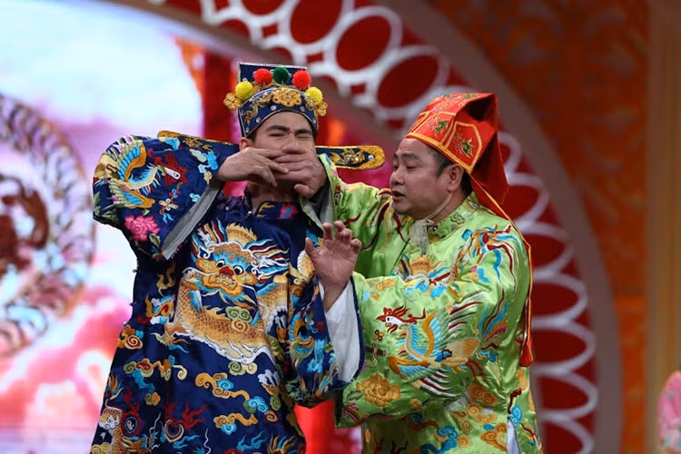 Câu chuyện về những thanh niên bán hàng đa cấp luôn hô vang khẩu hiệu phải hoá rồng hay chăm chăm mời gọi mọi người tham gia là điểm nhấn đem tới nhiều tiếng cười cho người xem.