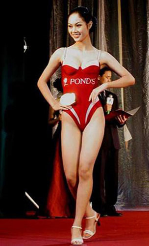 Phạm Thị Mai Phương đăng quang Hoa hậu Việt Nam 2002, khi cô mới 17 tuổi. Lần đầu tiên trình diễn trang phục áo tắm với phần đùi khoét cao, Mai Phương khiến khán giả không khỏi bất ngờ. Bởi các kỳ hoa hậu trước đó, trang phục trong phần thi này luôn là bộ áo tắm liền mảnh kín đáo. Tuy nhiên, không ít người đánh giá cao phần thi bikini duyên dáng, e ấp và đáng yêu của Mai Phương.