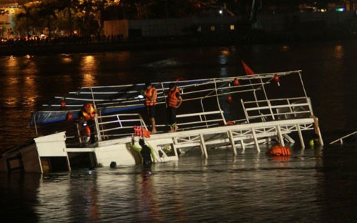 Những điều cần nằm lòng để sống sót khi chìm tàu