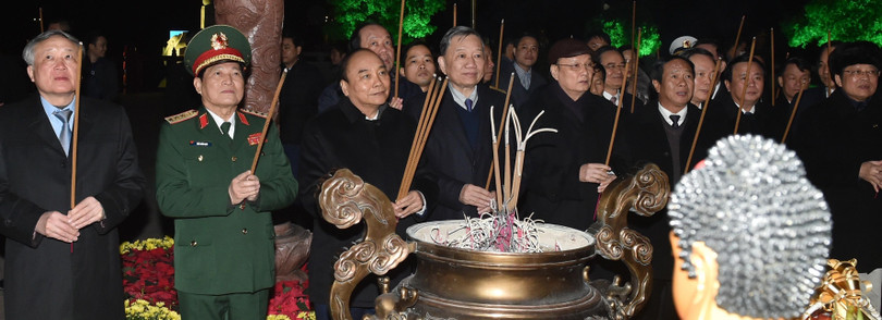 Thủ tướng Nguyễn Xuân Phúc cùng các đồng chí lãnh đạo Đảng, Nhà nước đã dự lễ đón nhận bằng xếp hạng di tích lịch sử quốc gia cho Khu di tích Bạch Đằng Giang tại huyện Thủy Nguyên, thành phố Hải Phòng.