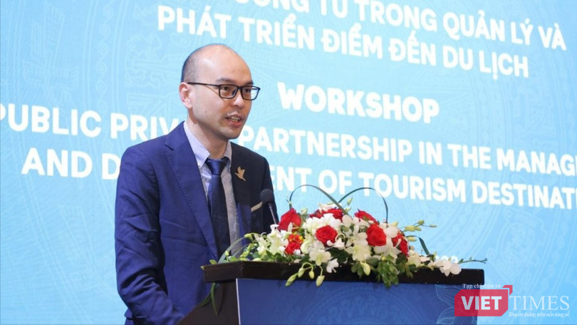 vt_Mr. Albert, Co-founder of Traveloka delivered a speech.JPG