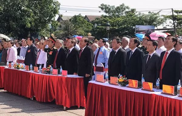 Thượng cờ Tổ quốc mừng ngày thống nhất non sông ảnh 1