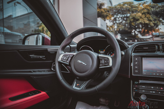 Cận cảnh "báo đỏ" Jaguar XE-S đầu tiên Việt Nam ảnh 14 Cận cảnh "báo đỏ" Jaguar XE-S đầu tiên Việt Nam ảnh 14