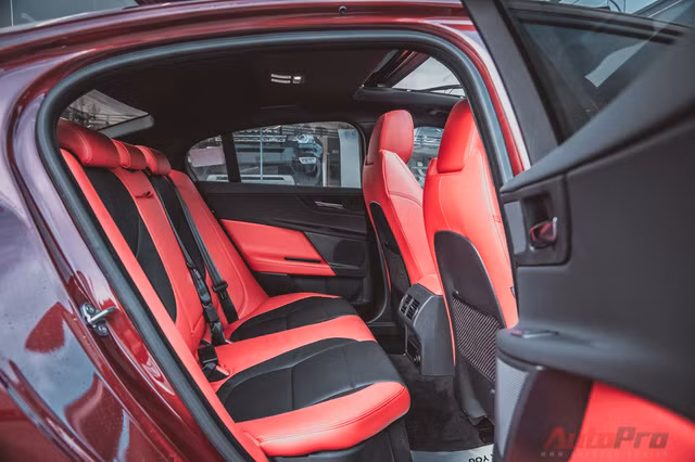 Cận cảnh "báo đỏ" Jaguar XE-S đầu tiên Việt Nam ảnh 15