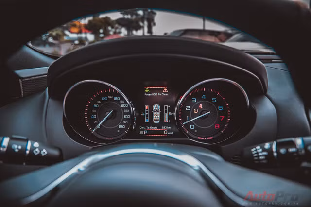 Cận cảnh "báo đỏ" Jaguar XE-S đầu tiên Việt Nam ảnh 9