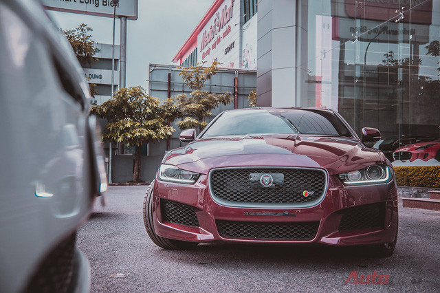 Cận cảnh "báo đỏ" Jaguar XE-S đầu tiên Việt Nam ảnh 2 Cận cảnh "báo đỏ" Jaguar XE-S đầu tiên Việt Nam ảnh 2
