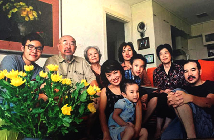 Gia đình nhà văn Bùi Bình Thi trước khi ông qua đời.