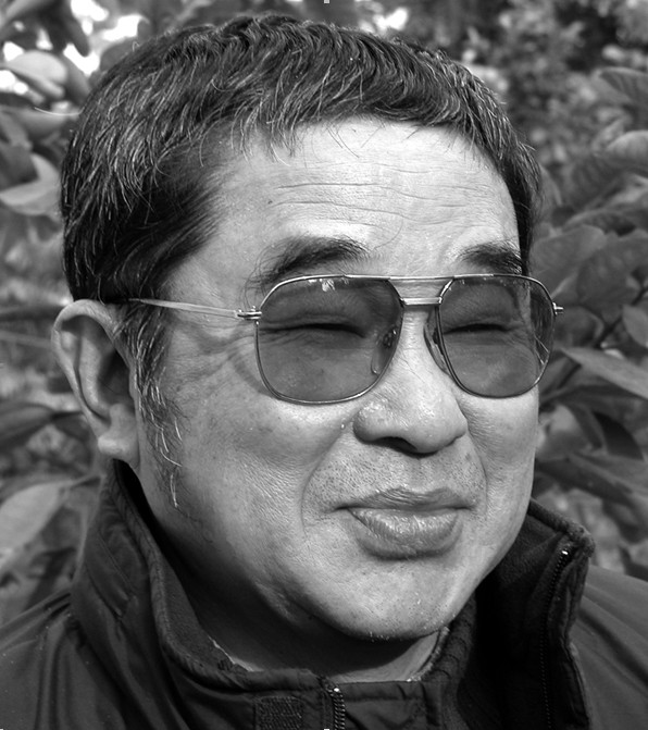 Chân dung nhà văn Bùi Bình Thi những năm đầu thập niên 2000.