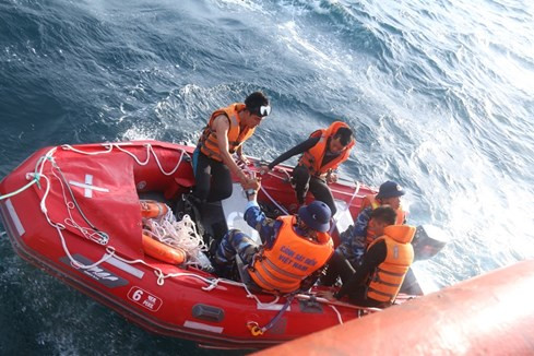 Tìm thấy thêm 2 thi thể của phi công CASA-212 và nhiều mảnh vỡ của Su-30MK2 ảnh 6