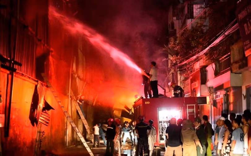 Vụ cháy kinh hoàng 4 giờ đồng hồ tại Nhà máy phích nước Rạng Đông.