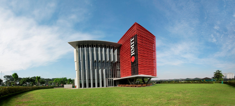 Tòa nhà giảng đường 2 của Đại học RMIT Việt Nam được đưa vào sử dụng năm 2013, cùng với việc khai trương cơ sở đào tạo Nam Sài Gòn.