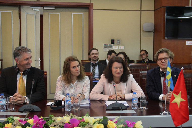 Bộ trưởng Thương mại và các vấn đề EU của Thụy Điển phát biểu tại buổi tiếp Bộ trưởng Thương mại và các vấn đề EU của Thụy Điển phát biểu tại buổi tiếp