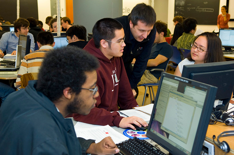 Đã có nhiều trường hợp du học sinh Việt có năng lực tốt tìm được công việc làm trong lĩnh vựa công nghệ thông tin tại Mỹ. Ảnh: AP