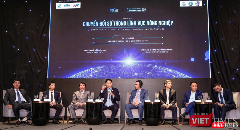 Ông Nadav Eshcar - Đại sứ Israel tại Việt Nam (thứ tư, phải sang) - tham gia phiên thảo luận tại