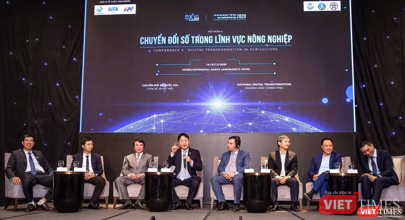 Ông Nadav Eshcar - Đại sứ Israel tại Việt Nam (thứ tư, phải sang) - tham gia phiên thảo luận tại