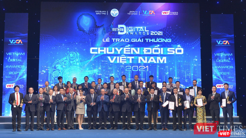 Giải thưởng Chuyển đổi số Việt Nam 2021 vinh danh 53 cơ quan nhà nước, đơn vị sự nghiệp, doanh nghiệp và cá nhân.