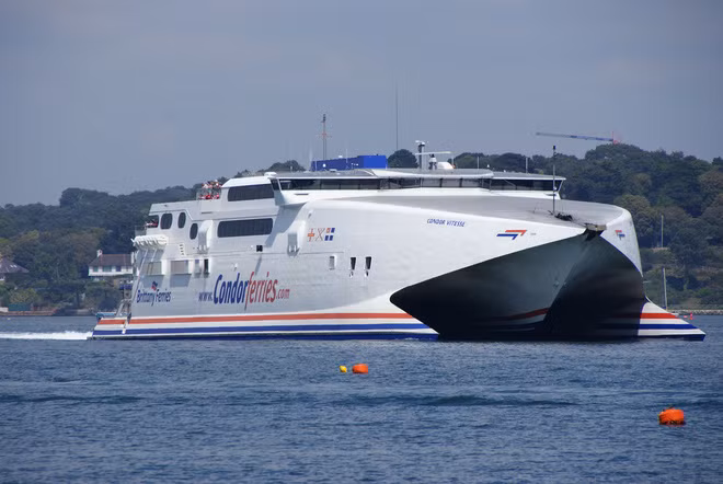 Được trang bị tới 2 động cơ phản lực, đây là chiếc tàu chở khách nhanh nhất thế giới.