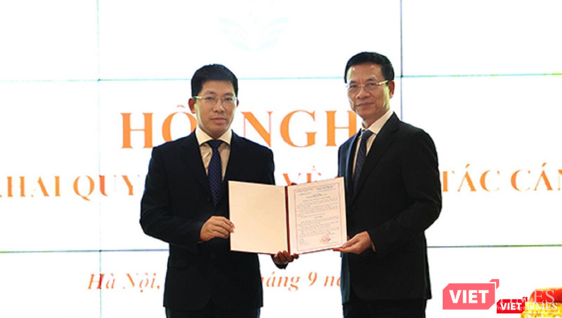 Ông Lưu Đình Phúc nhận quyết định bổ nhiệm Cục trưởng Cục Báo chí.