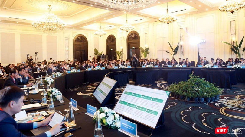 Tuần lễ Số là chuỗi sự kiện, diễn đàn và hội nghị thường niên từ năm 2022, nhằm thúc đẩy chuyển đổi số, phát triển công nghệ số và hợp tác quốc tế. Trong ảnh: Tuần lễ Số quốc tế Việt Nam 2024 tổ chức tại tỉnh Quảng Ninh, bàn thảo chủ đề “Trợ lý ảo”.