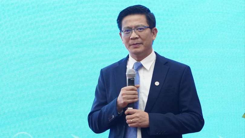 Ông Lê Văn Tuấn, Cục trưởng Cục Tần số vô tuyến điện trình bày tại Hội nghị..jpg