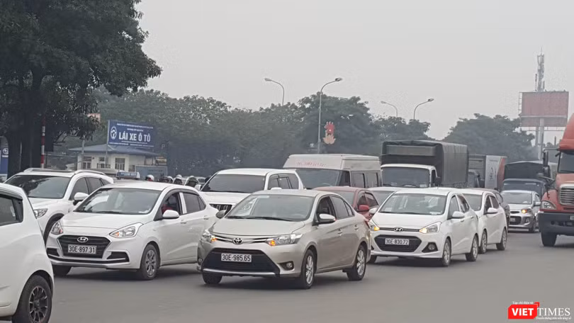 cuộc tuần hành diễn ra khá trật tự, không làm ảnh hưởng giao thông vào giờ cao điểm sáng đầu tuần. 