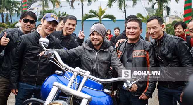 Trần Lập tái xuất, cưỡi Motor khủng sau ca phẫu thuật ung thư