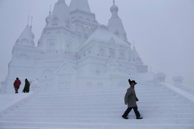 “Lâu đài” băng ở Lễ hội Băng đăng Cáp Nhĩ Tân, tỉnh Hắc Long Giang, Trung Quốc, ngày 5/1/2016.