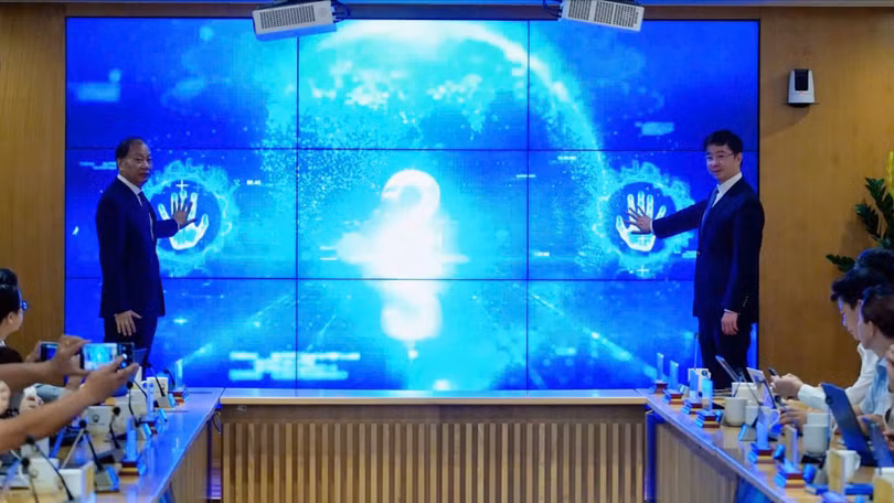 Lãnh đạo Bộ Khoa học và Công nghệ và Liên đoàn Thương mại và Công nghiệp Việt Nam thực hiện nghi thức phát động giải thưởng “Sản phẩm công nghệ số Make in Viet Nam” năm 2025.