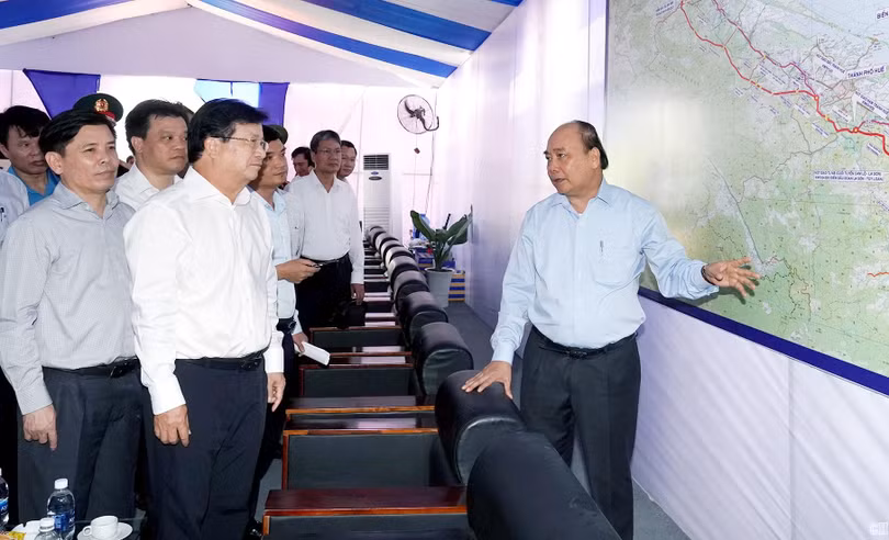 Thủ tướng Nguyễn Xuân Phúc tại Lễ khởi công xây dựng dự án tuyến cao tốc Cam Lộ-La Sơn