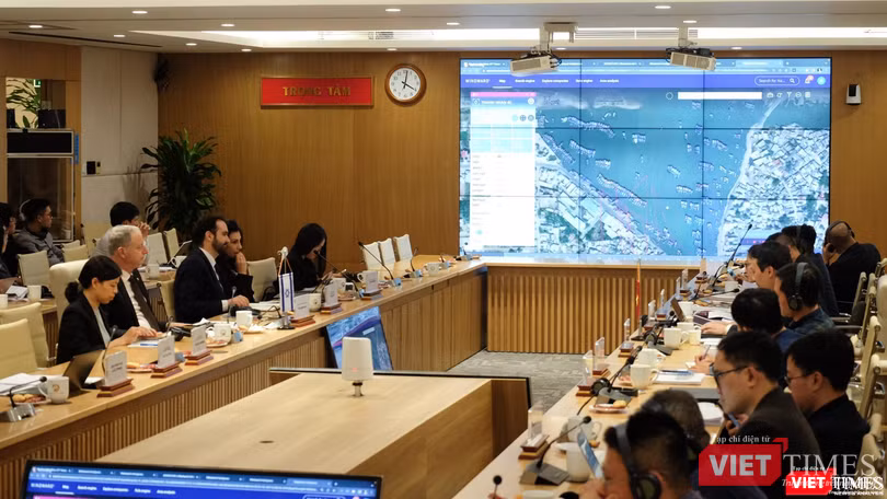 Trong khuôn khổ toạ đàm, hai bên chia sẻ kinh nghiệm ứng dụng chuyển đổi số. Ảnh: M.H