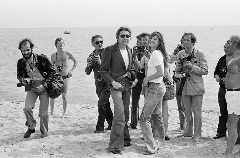 Diễn viên và đạo diễn Serge Gainsbourg với vợ anh, nữ diễn viên Jane Birkin, 1974
