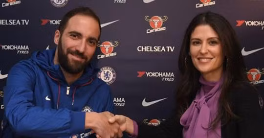 Gonzalo Higuain gia nhập Chelsea theo dạng cho mượn đến hết mùa bóng kèm điều khoản gia hạn thêm 01 năm hoặc mua đứt.