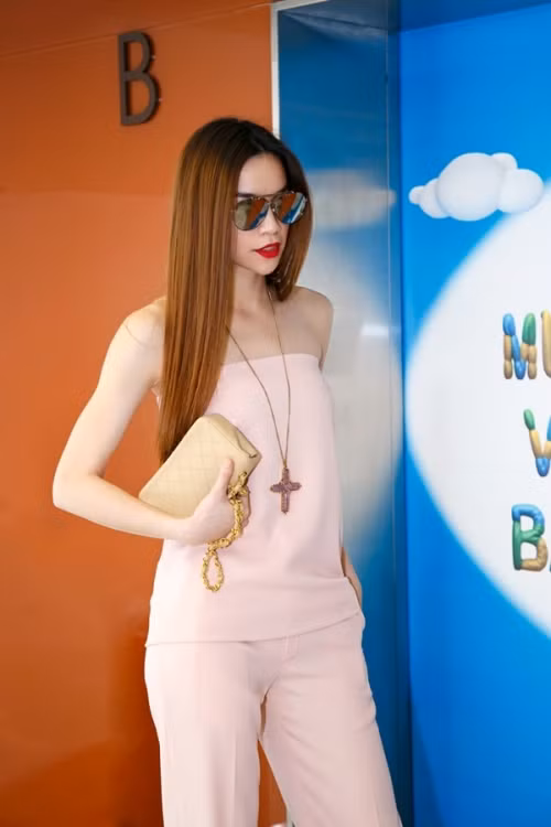 Ở dịp tái ngộ này, Hồ Ngọc Hà nói cô sẽ còn chuẩn bị tốt hơn trước. Về phần trang phục Hà Hồ đã chuẩn bị từ lâu. Ở dịp tái ngộ này, Hồ Ngọc Hà nói cô sẽ còn chuẩn bị tốt hơn trước. Về phần trang phục Hà Hồ đã chuẩn bị từ lâu.